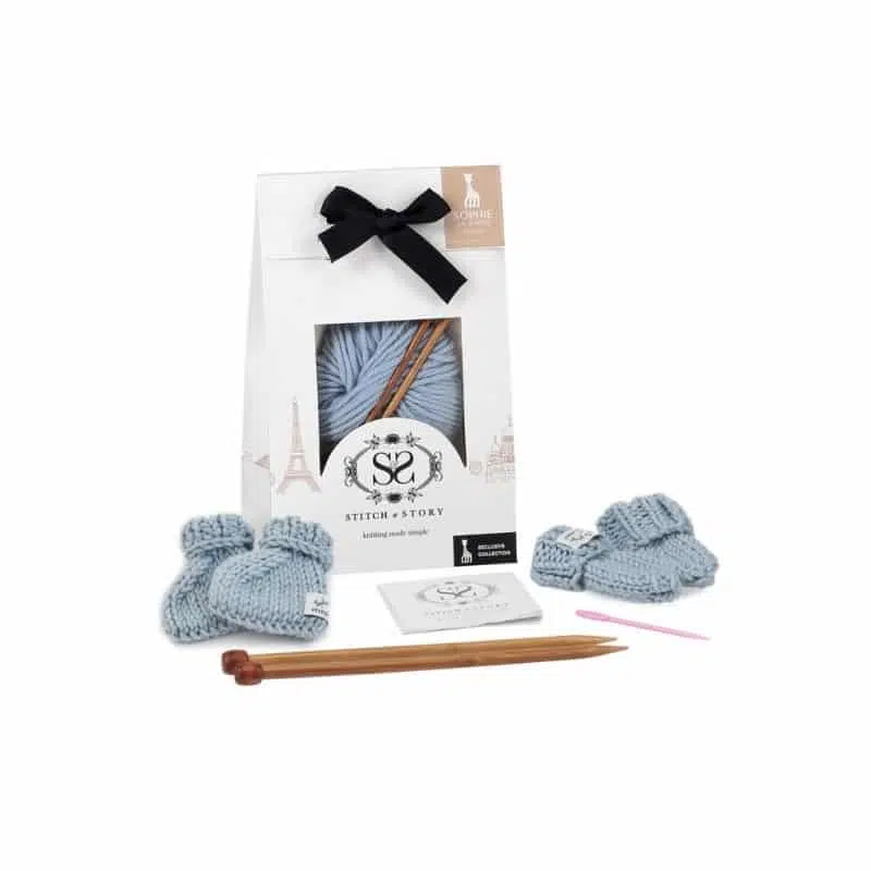 SOPHIE LA GIRAFE: SET MINI RUKAVIČIEK A TOPÁNOČIEK, SADA NA PLETENIE, FARBA: BABY BLUE