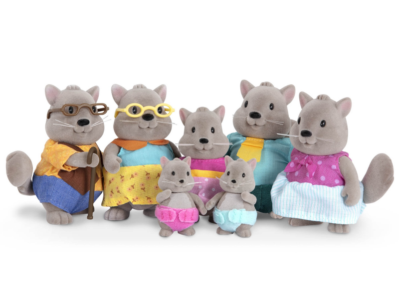 Rodina veveričiek so starými rodičmi Bustleberry