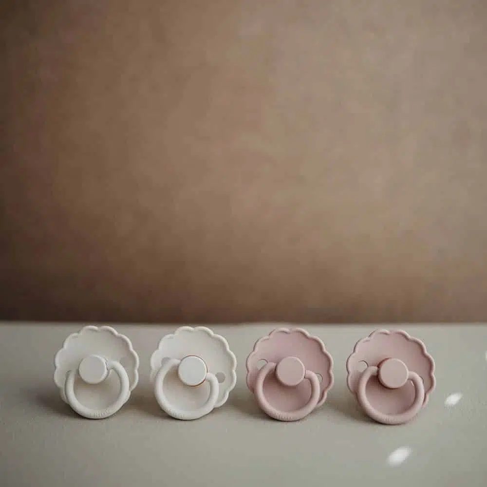 CUMLÍK FRIGG DAISY CREAM, 0-6M, KAUČUK – Obrázok 3