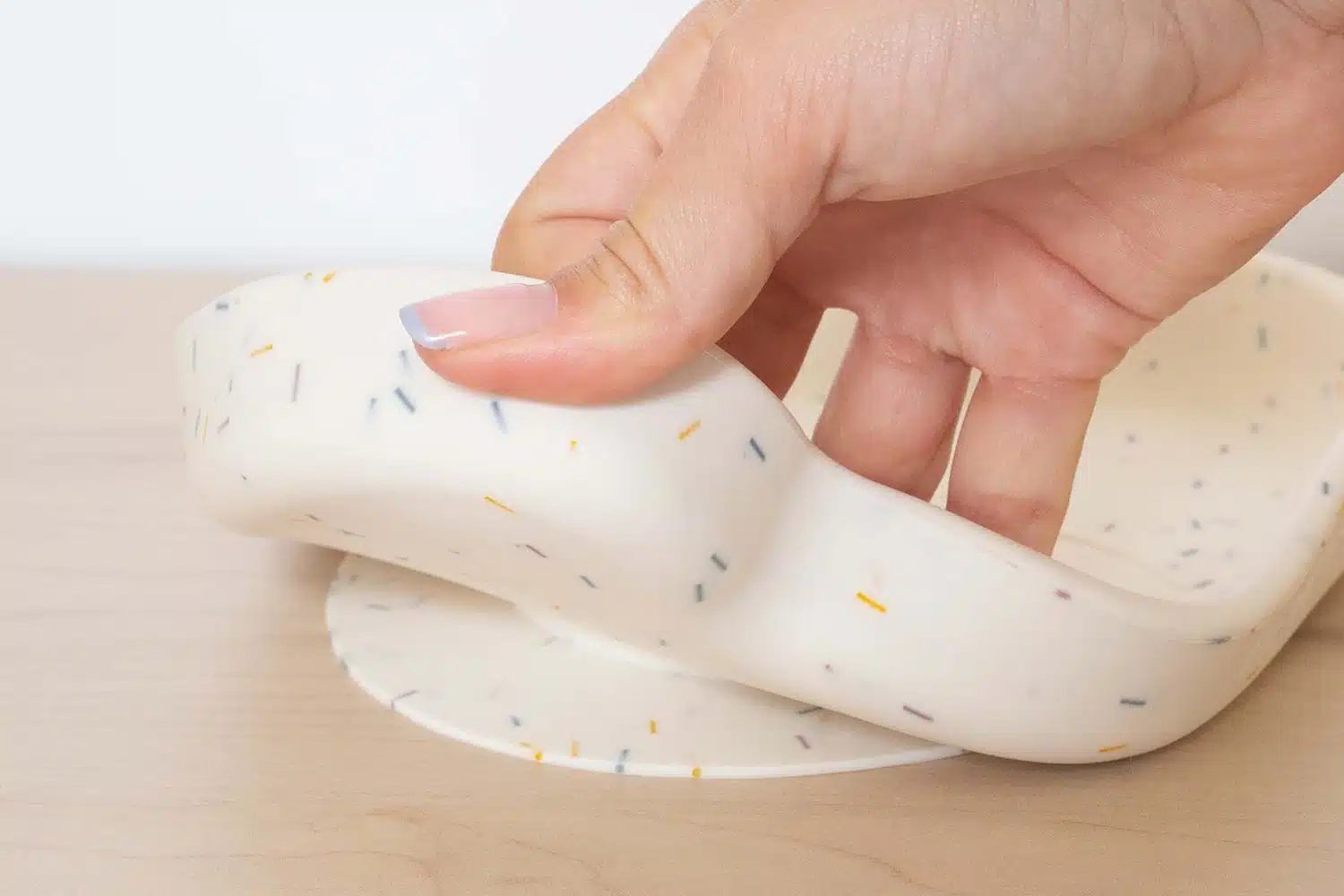 SILIKÓNOVÝ TANIER PES MILO CONFETTI – Obrázok 2