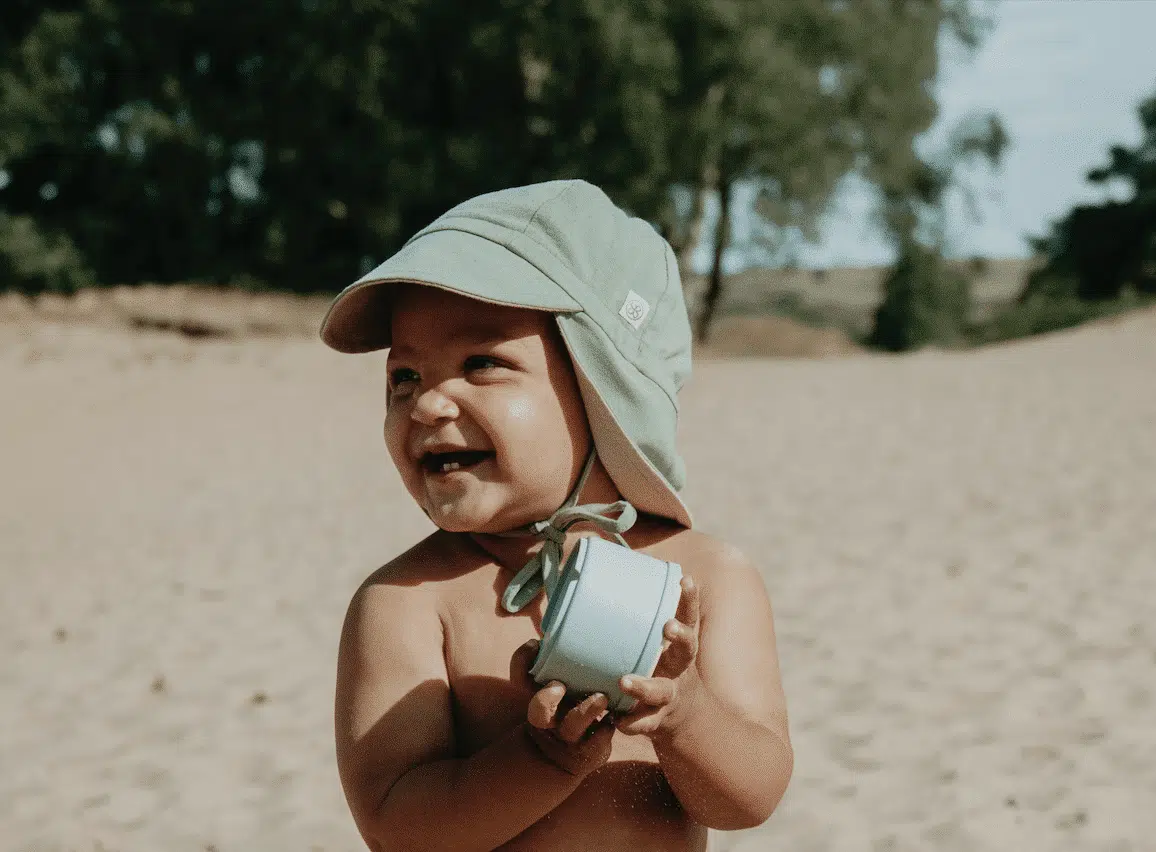 OBOJSTRANNÝ KLOBÚČIK UPF50+ CLOBY OLIVE GREEN/ SANDY BEACH 0-6M – Obrázok 4