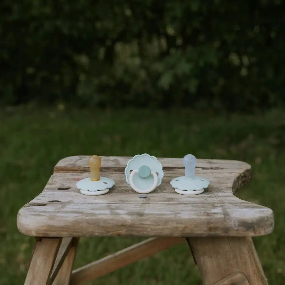 OKRÚHLY CUMLÍK FRIGG DAISY LITTLE DARLING, 0-6M, SILIKÓN – Obrázok 3