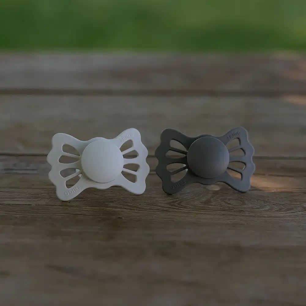 ANATOMICKÝ CUMLÍK FRIGG BUTTERFLY PORTOBELLO, 0-6M, SILIKÓN – Obrázok 3