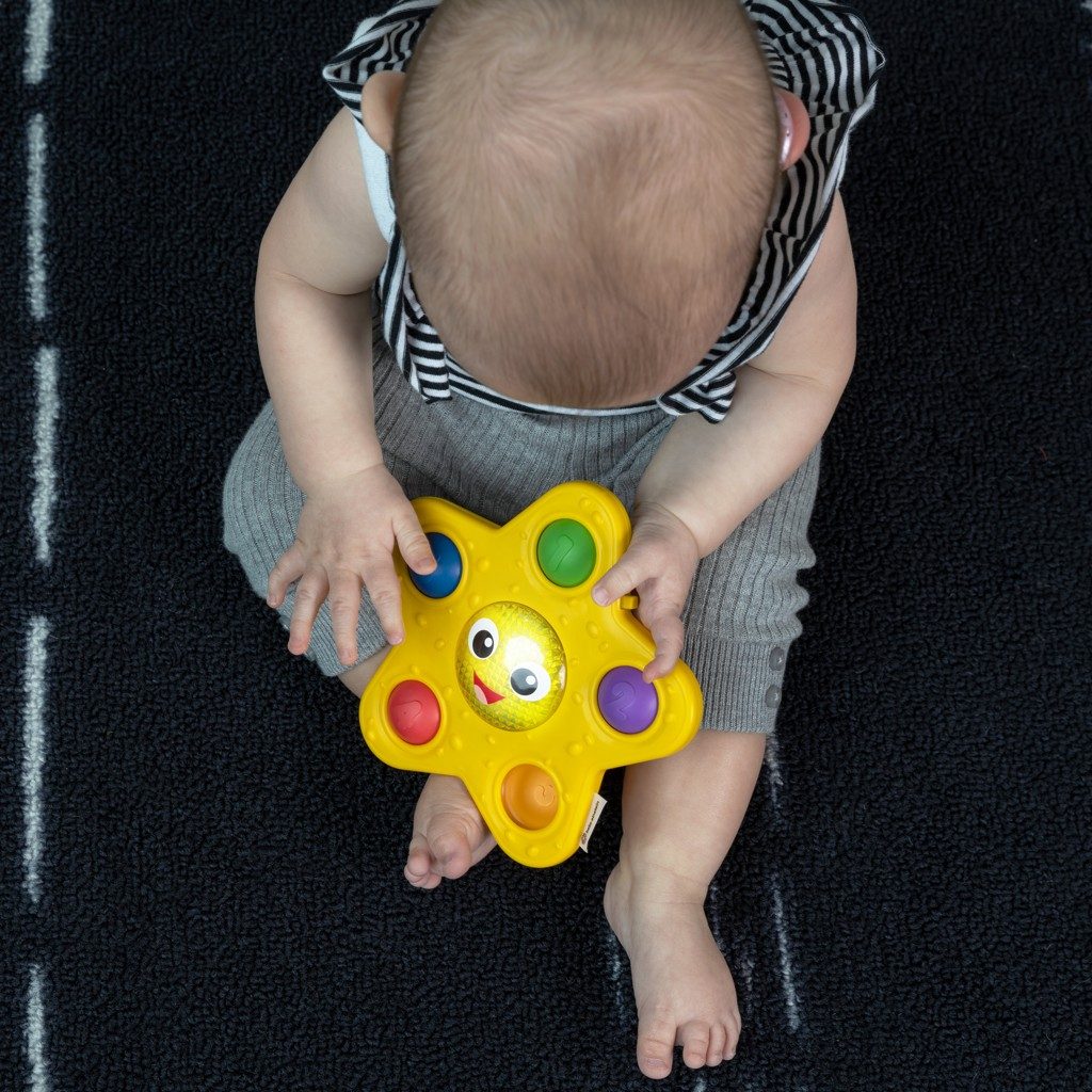 BABY EINSTEIN Hračka aktívna s prísavkou Pop & Glow Starfish™ 6m+ – Obrázok 11