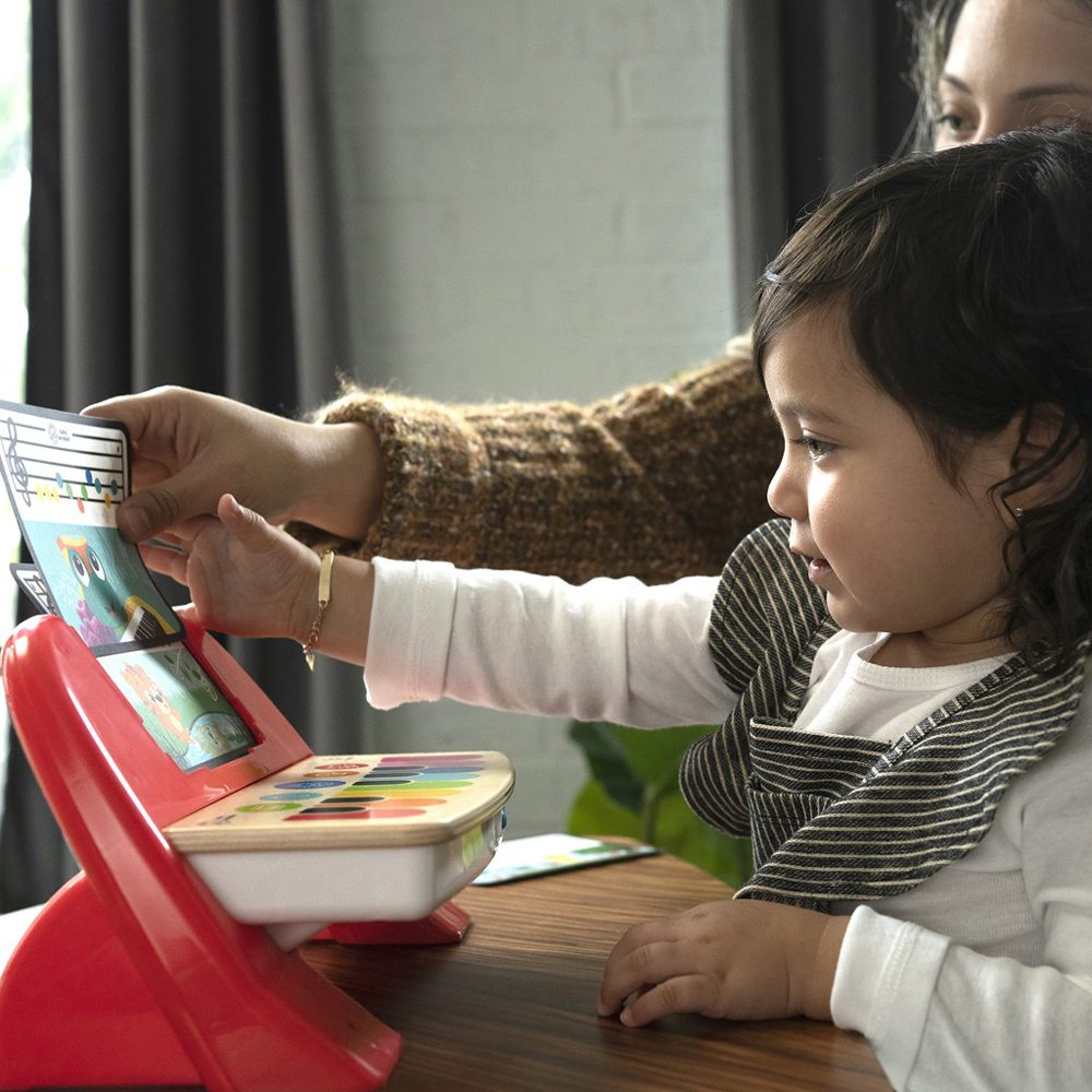 BABY EINSTEIN Hračka drevená hudobná klavír Cal’s First Melodies Magic Touch HAPE 6m+ – Obrázok 5