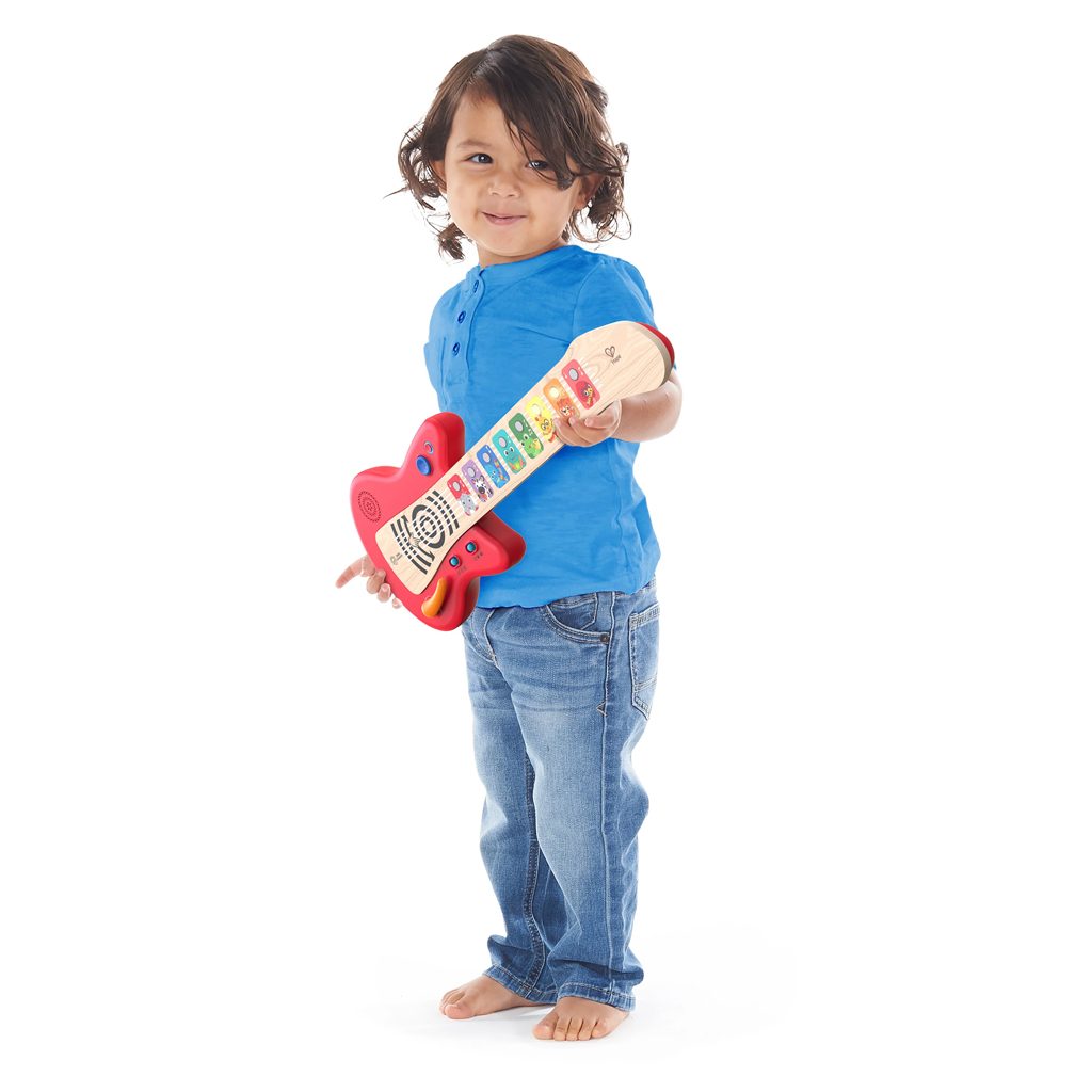 BABY EINSTEIN Hračka drevená hudobná gitara Together in Tune Guitar™ Connected Magic Touch™ HAPE 6m+ – Obrázok 13