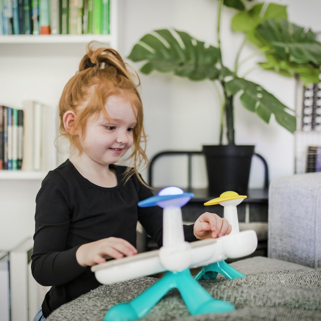 BABY EINSTEIN Hračka hudobná Set bubnov Together in Tune Drums™ Connected Magic Touch™ HAPE 12m+ – Obrázok 11