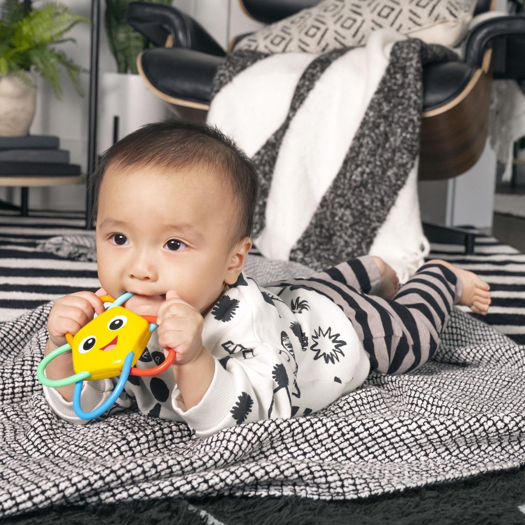 BABY EINSTEIN Hryzačka s hrkálkou Soothing Star bez BPA 0m+ – Obrázok 4