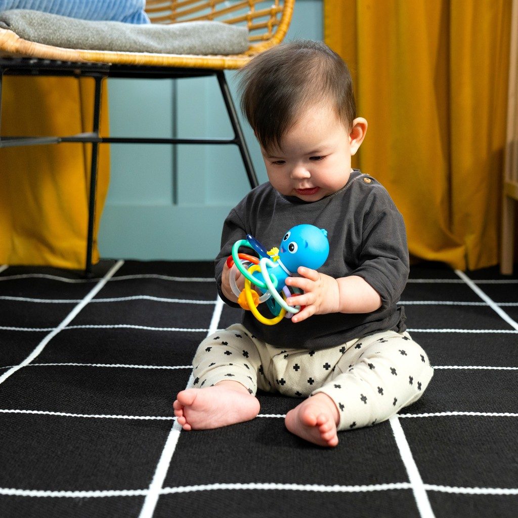 BABY EINSTEIN Hryzačka/hrkálka Opus’s Shake & Soothe™ 0m+ – Obrázok 8