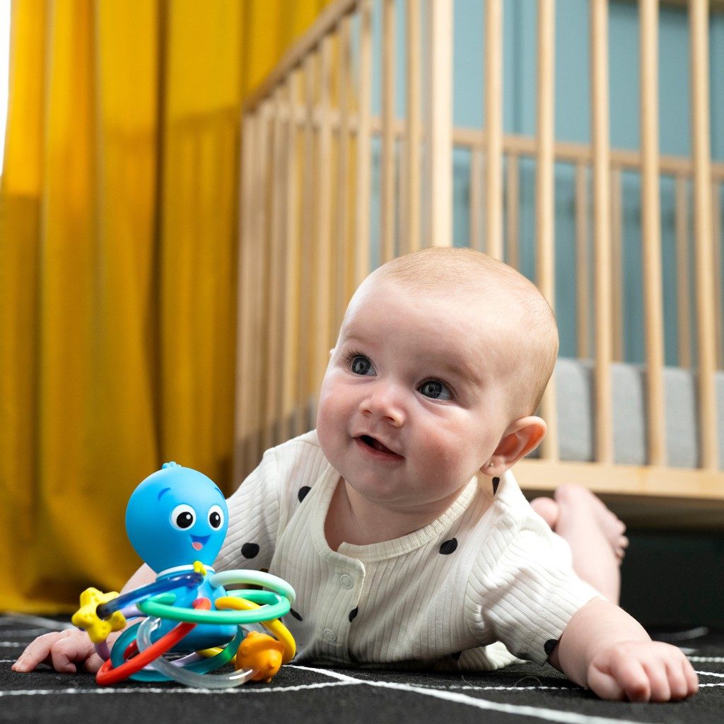 BABY EINSTEIN Hryzačka/hrkálka Opus’s Shake & Soothe™ 0m+ – Obrázok 10