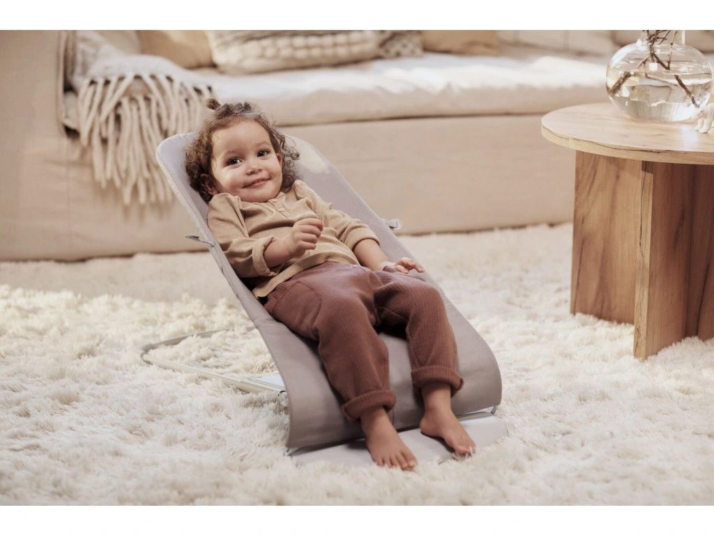 BABYBJÖRN Lehátko Bliss Woven Petal, Sand grey, svetlá šedá konštrukcia – Obrázok 3