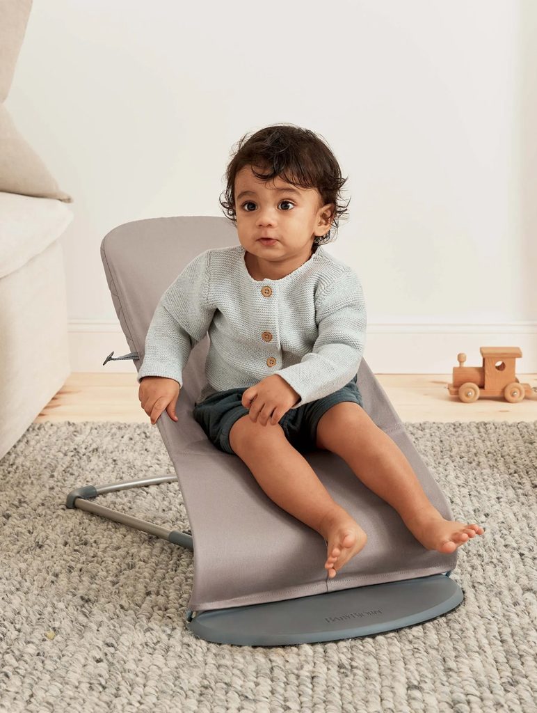 BABYBJÖRN Lehátko Bliss Woven, Sand grey, tmavá šedá konštrukcia – Obrázok 12