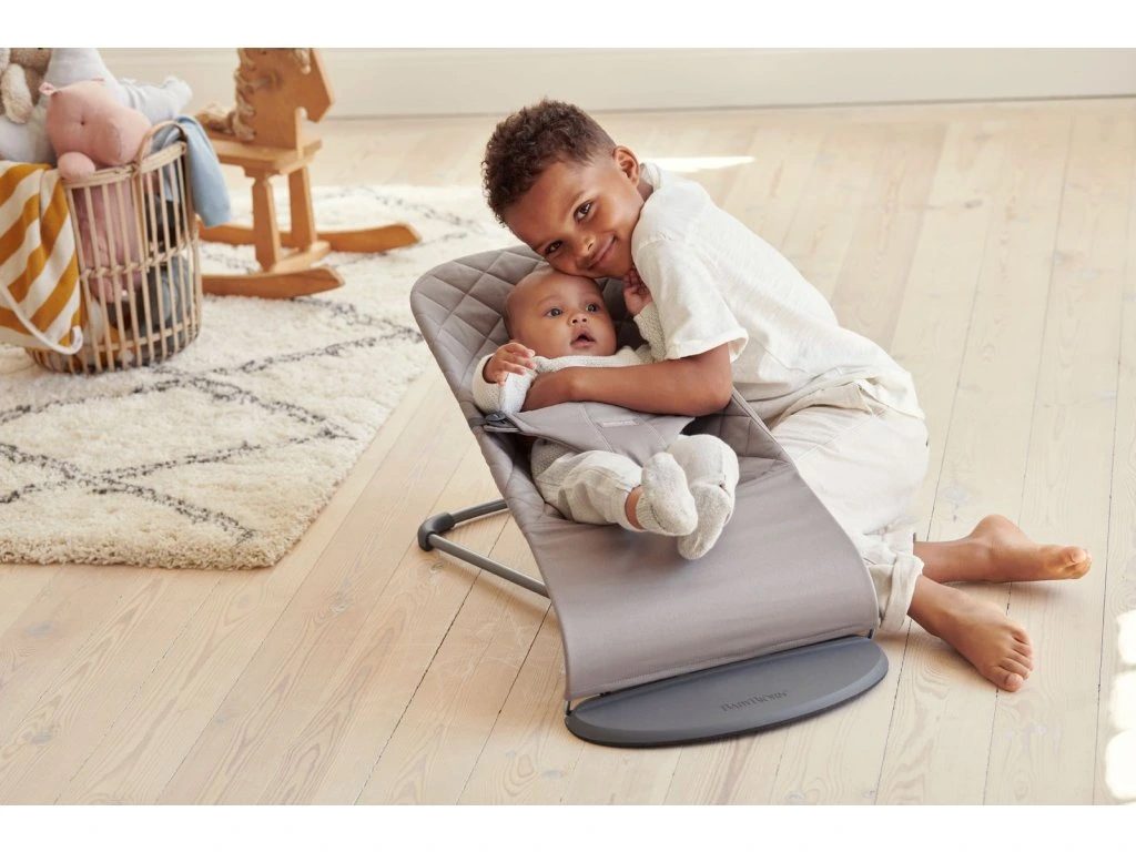 BABYBJÖRN Lehátko Bliss Woven, Sand grey, tmavá šedá konštrukcia – Obrázok 4