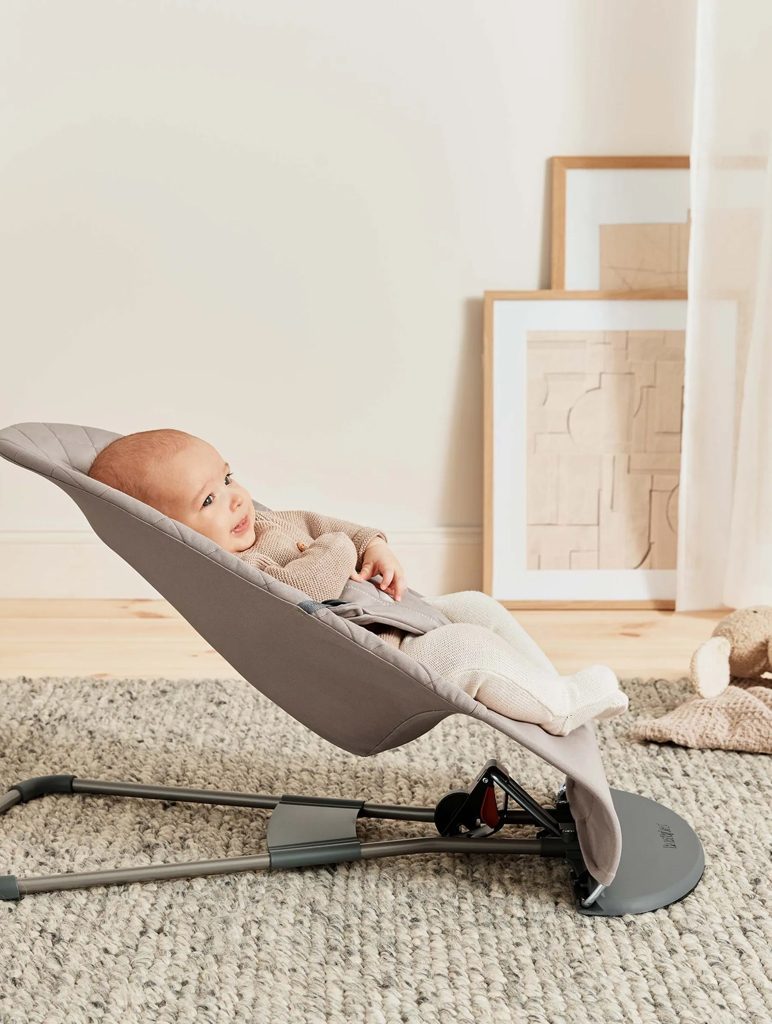 BABYBJÖRN Lehátko Bliss Woven, Sand grey, tmavá šedá konštrukcia – Obrázok 10