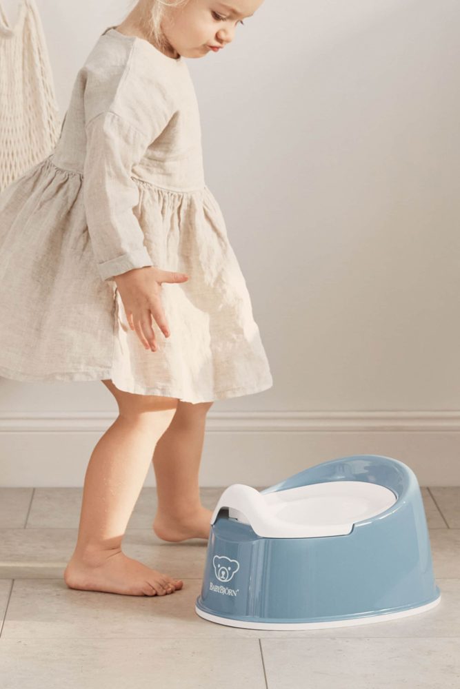 BABYBJÖRN Nočník Smart Deep Blue/White – Obrázok 4