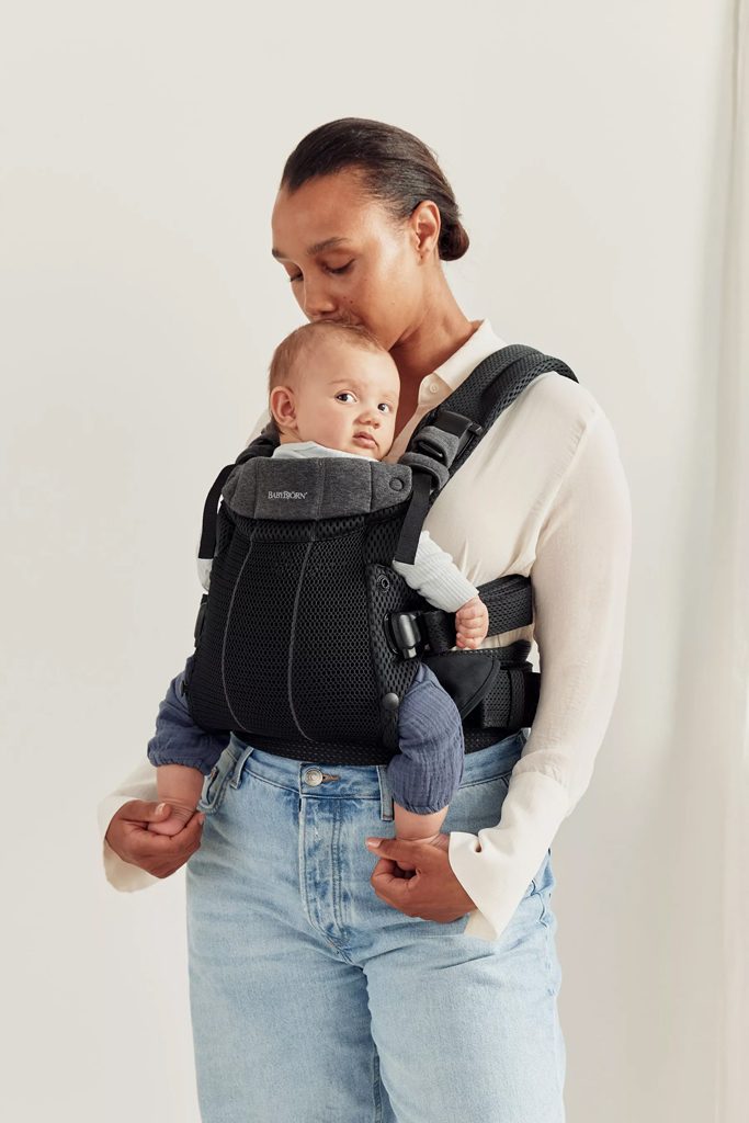 BABYBJÖRN Nosič Harmony Black 3D mesh, do 15 kg – Obrázok 3