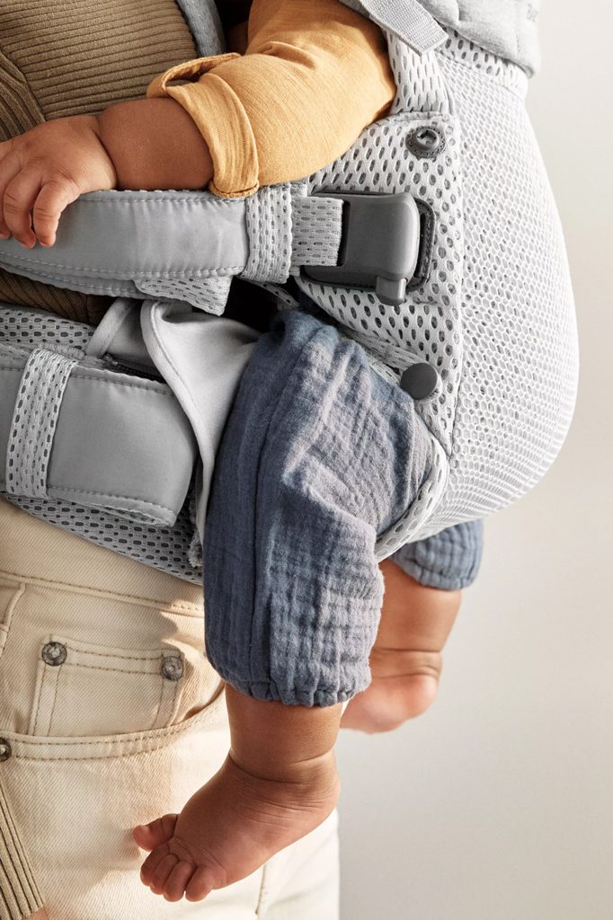 BABYBJÖRN Nosič Harmony Silver 3D mesh, do 15 kg – Obrázok 8