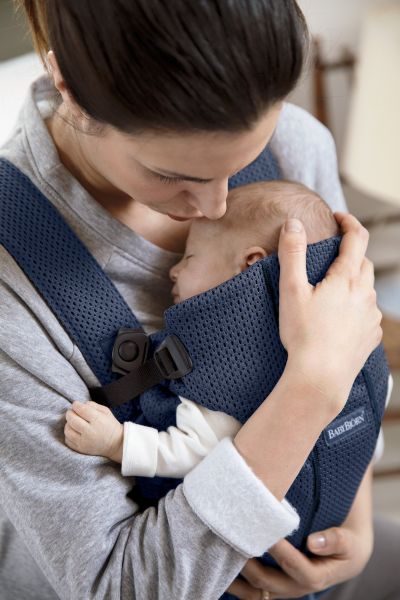 BABYBJÖRN Nosič Mini, Navy Blue 3D Mesh – Obrázok 3