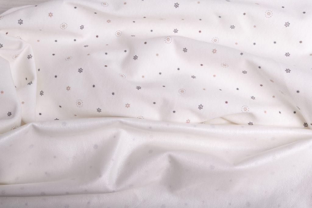 BABYMATEX Plachta nepremokavá Jersey print - hviezdy 60 x 120 x 10 cm – Obrázok 3