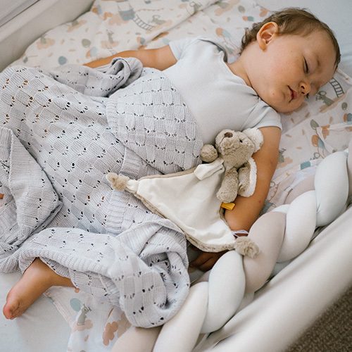BABYONO Deka pletená bambusová sivá 75x100 cm – Obrázok 4