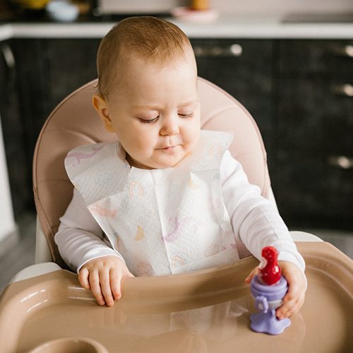 BABYONO Cumlík silikónový na kŕmenie Flower violet 6m+ – Obrázok 6