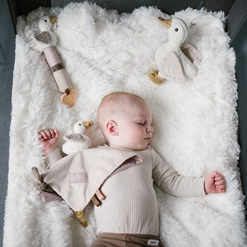 BABYONO Hračka pískacia s hryzačkou Húska Zoe 3m+ – Obrázok 9
