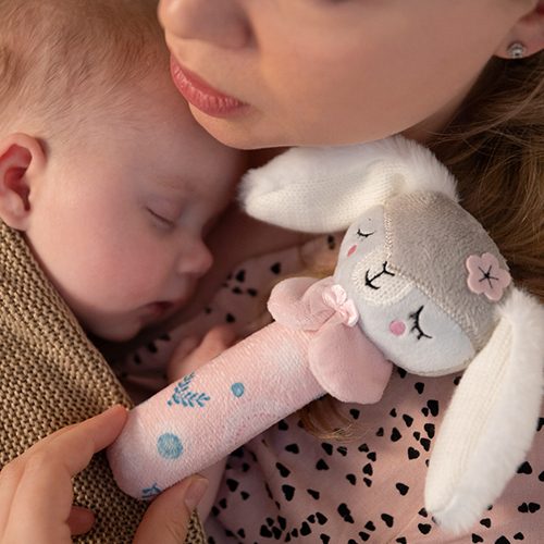 BABYONO Hračka pískacia Zajačica Sunday 3m+ – Obrázok 6