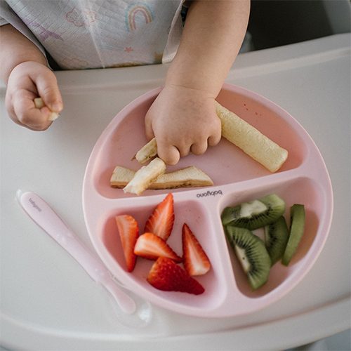 BABYONO Tanier silikónový s prísavkou - pink 6m+ – Obrázok 6