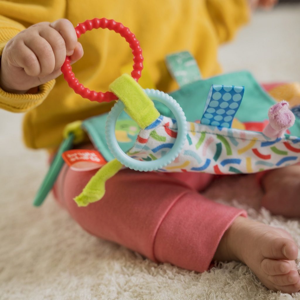 BRIGHT STARTS Dečka maznacia na C krúžku Fuzzy Feelies™ 0m+ – Obrázok 7