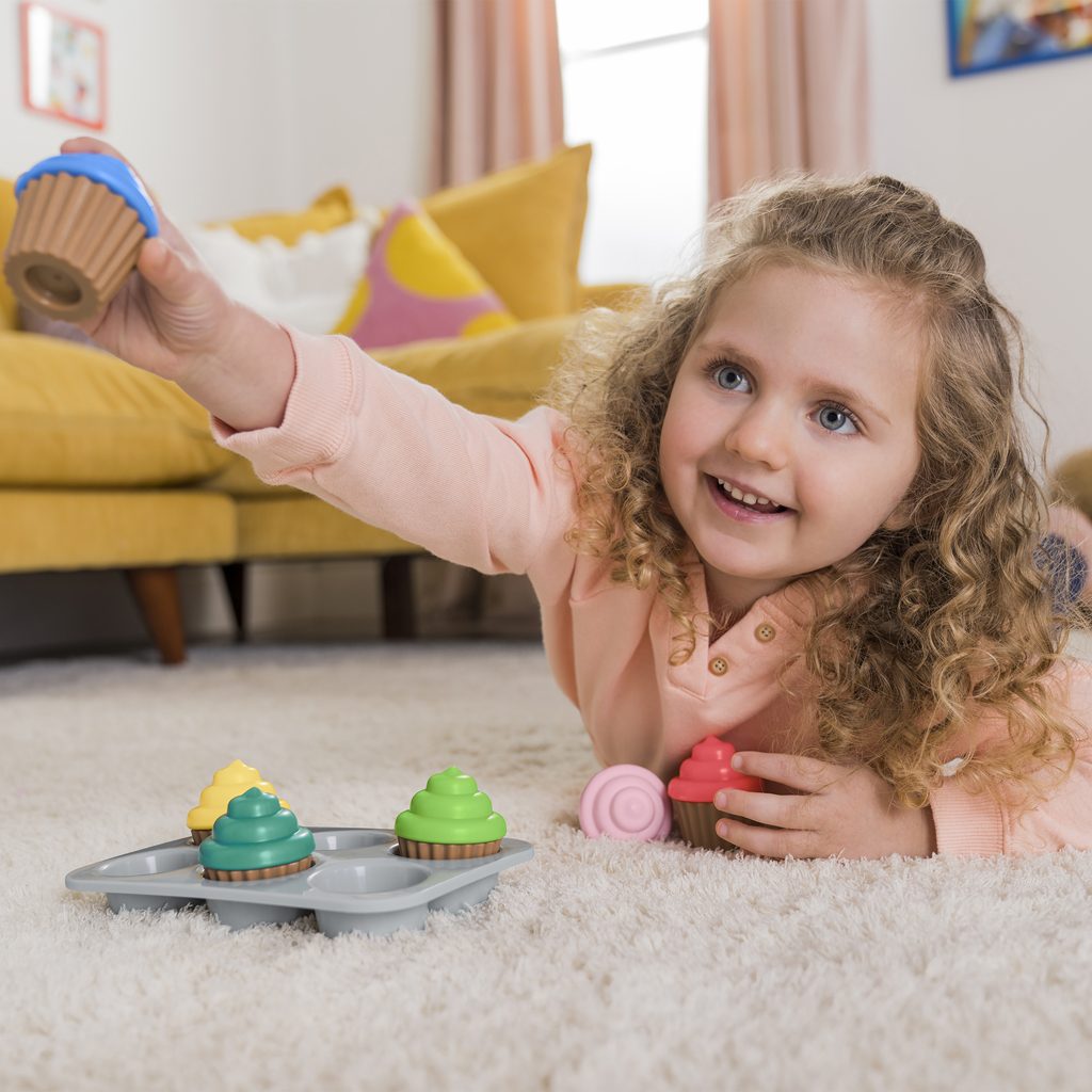 BRIGHT STARTS Hračka vkladačka Cupcakes, 3m+ – Obrázok 7