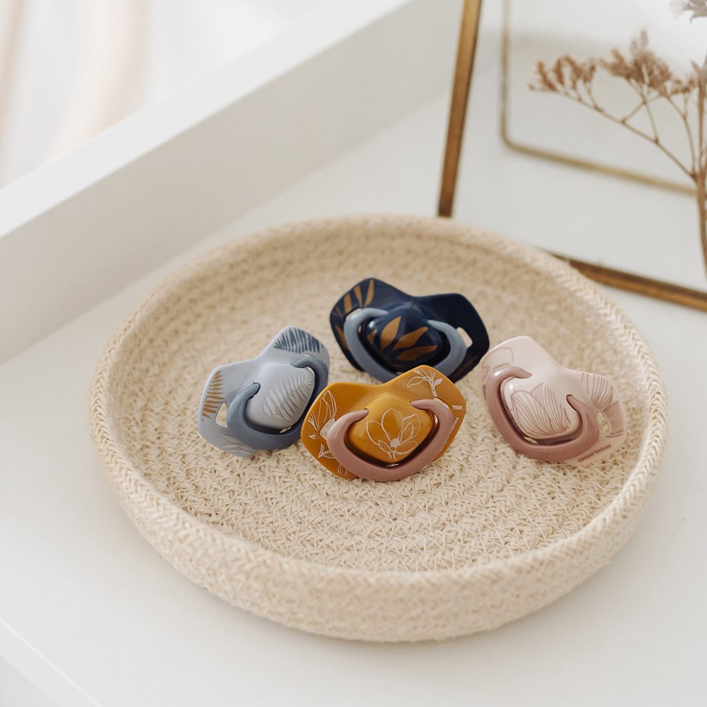 CANPOL BABIES Cumlík silikónový symetrický Light touch GOLD 0-6m 2ks modrý – Obrázok 6