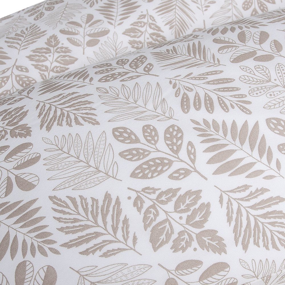 CEBA Vankúš na dojčenie HUGGY (150x60x37) Basic Brown Leaves – Obrázok 4