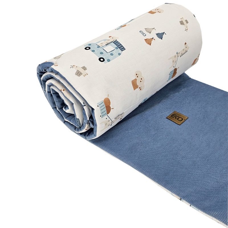 EKO Chránič do postieľky Velvet Giraffe blue 360x35 cm – Obrázok 3