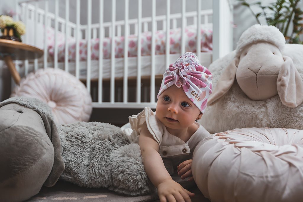 ENIE BABY Čiapka detská turban Pink Leaves dievča 3-6m – Obrázok 3
