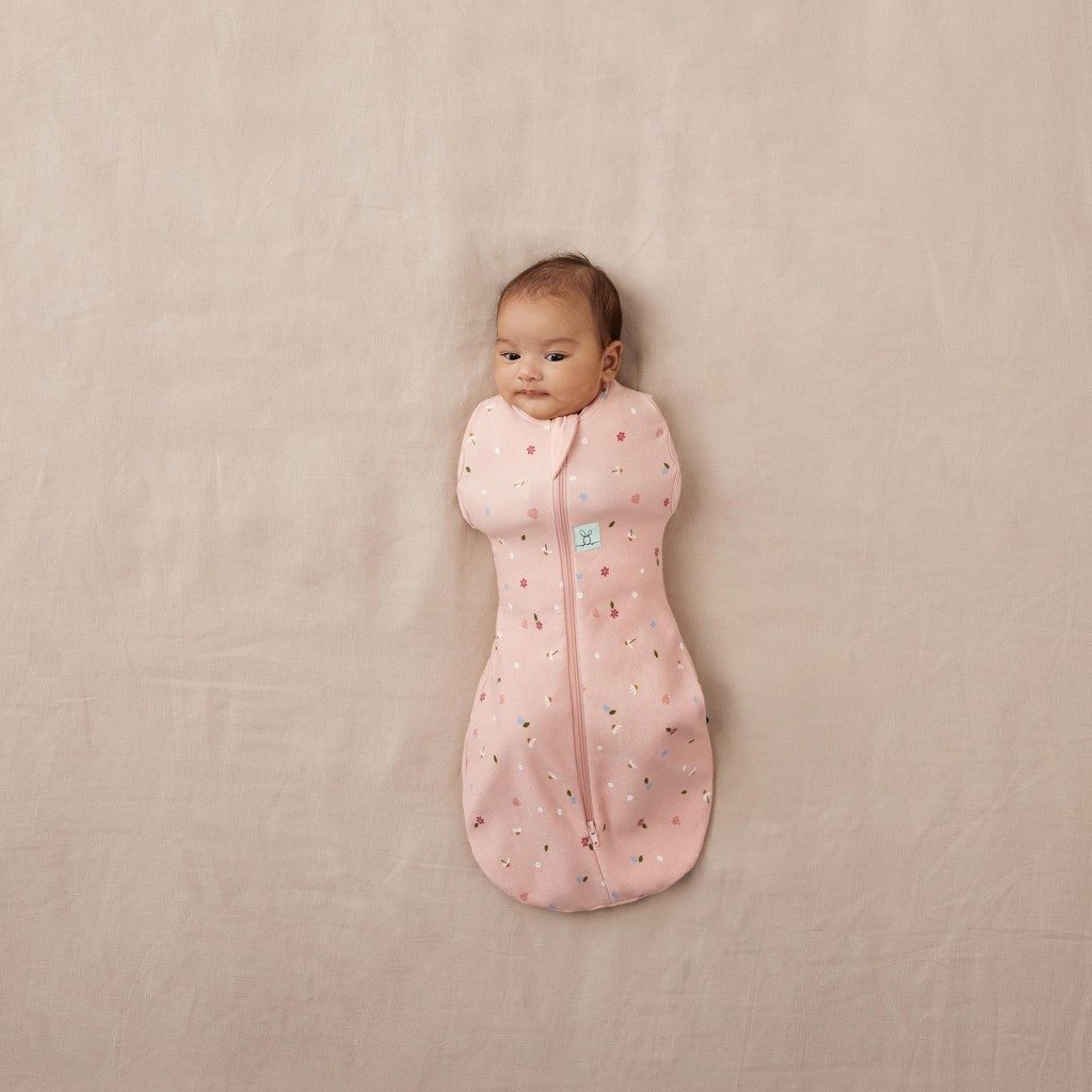 ERGOPOUCH Zavinovačka a vak na spanie 2v1 Cocoon Daisies 3-6 m, 6-8 kg, 1 tog – Obrázok 4