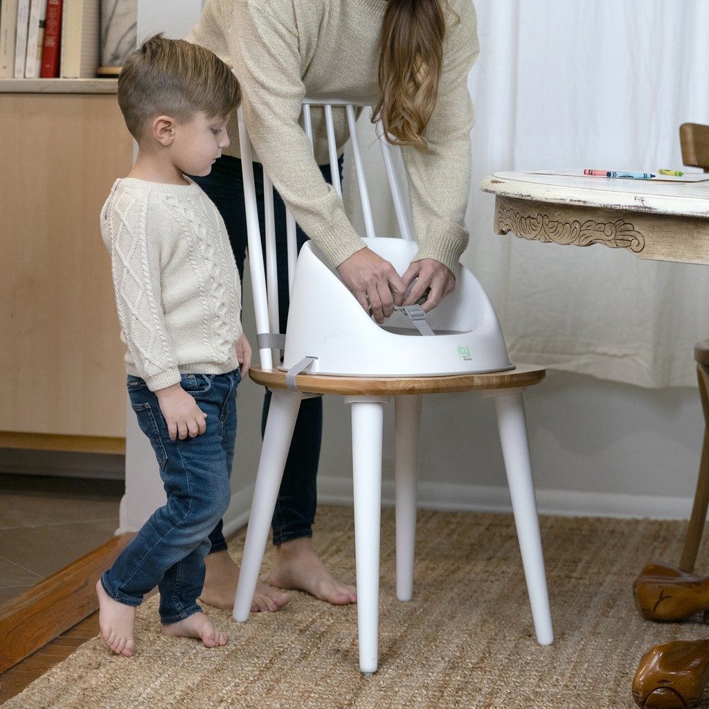 INGENUITY Podsedák na jedálenskú stoličku Ity Simplicity Seat™ Easy Clean Booster Oat do 15 kg – Obrázok 5