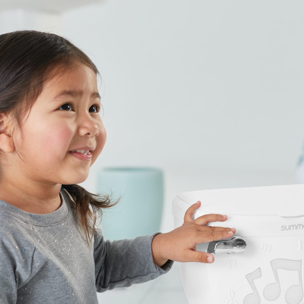 INGENUITY Toaleta detská so zvukmi a svetlami My Size™ biela – Obrázok 15