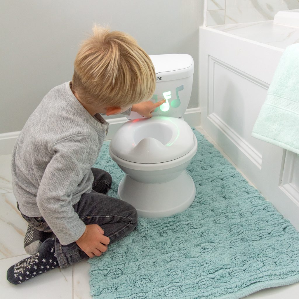 INGENUITY Toaleta detská so zvukmi a svetlami My Size™ biela – Obrázok 7