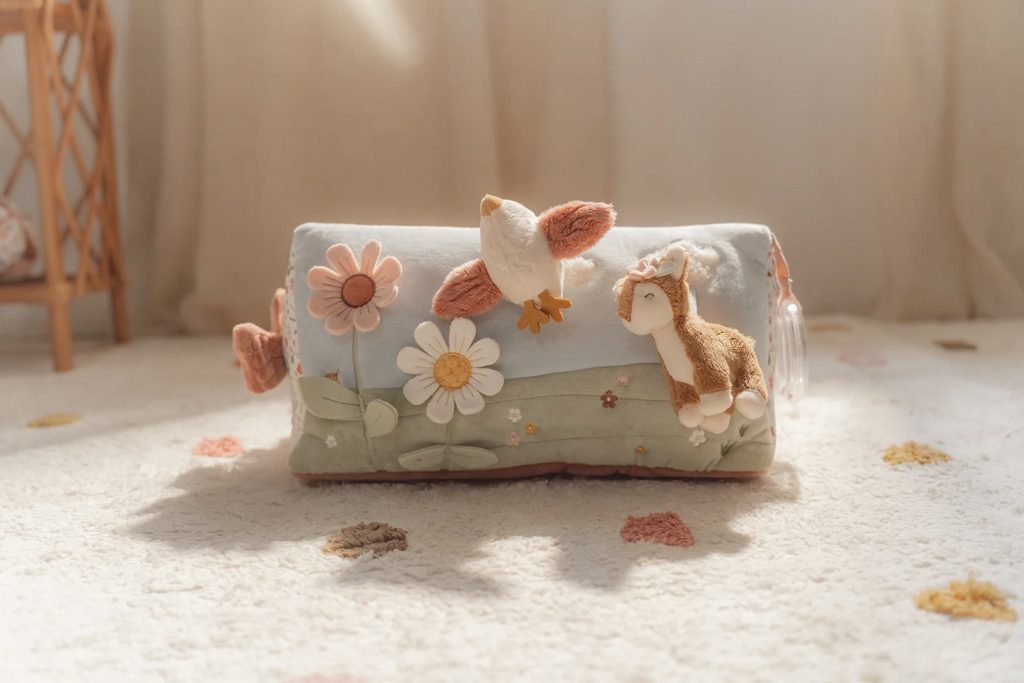 LITTLE DUTCH Vankúšik hra na brušku Fairy Garden – Obrázok 21