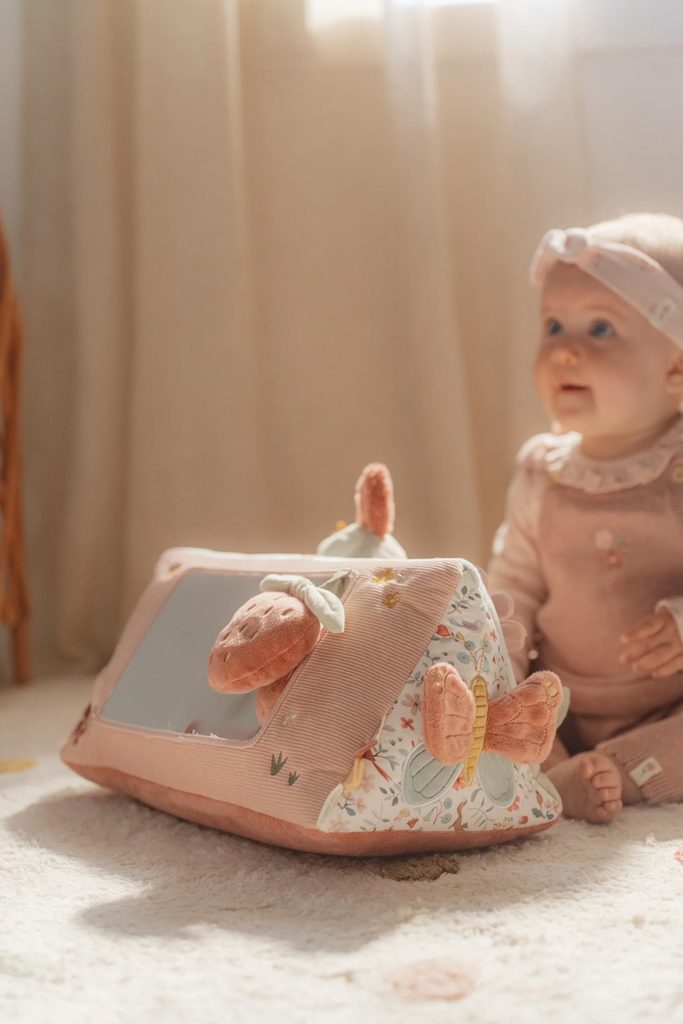 LITTLE DUTCH Vankúšik hra na brušku Fairy Garden – Obrázok 9