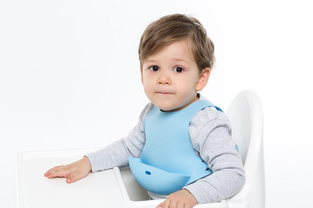 MINIKOIOI Podbradník silikónový s vreckom - Blue – Obrázok 4