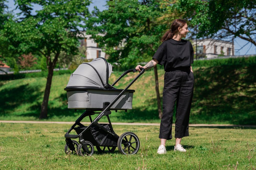 MUUVO Kočík kombinovaný Slick 2.0 set 2v1 Light grey + CYBEX Aton B2 i-Size + základňa – Obrázok 26