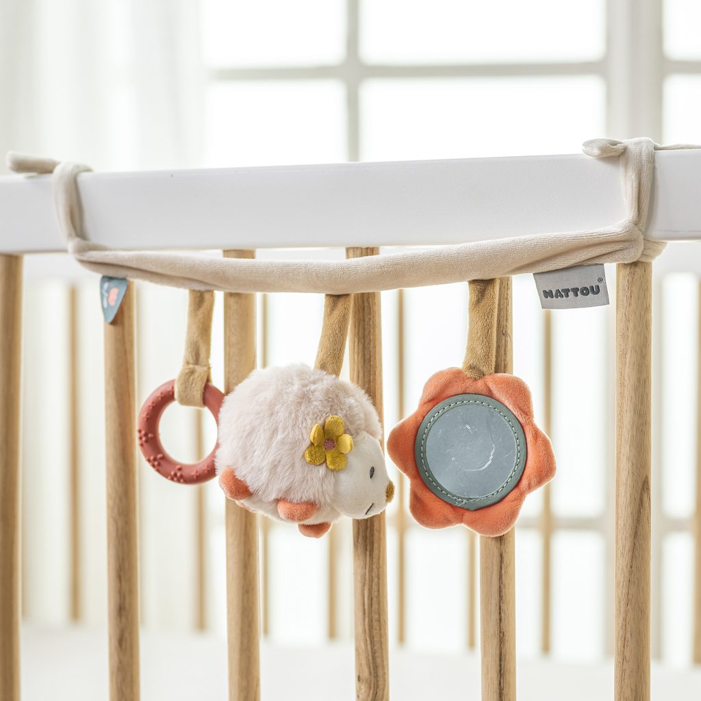 NATTOU Hračka na zavesenie ježko Zoe 32 cm Mila, Zoe & Lana – Obrázok 3