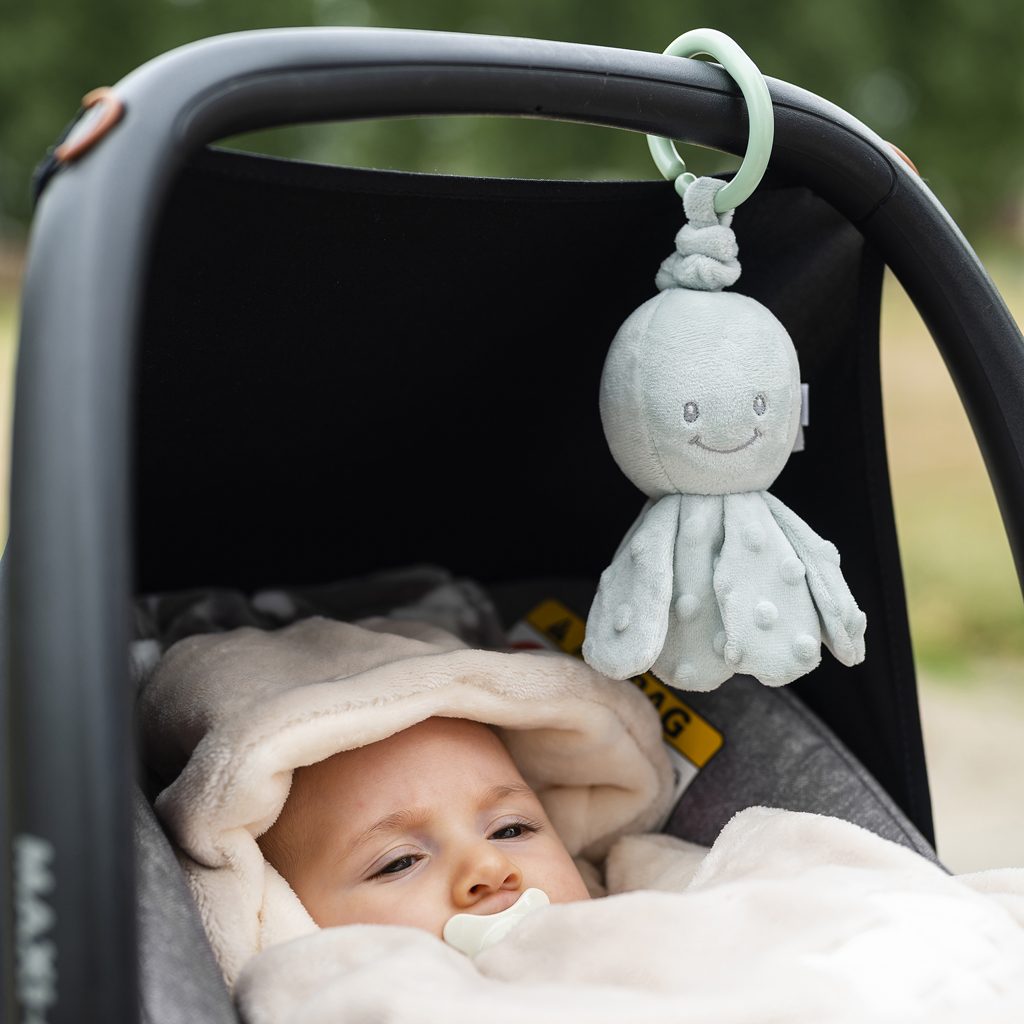 NATTOU Chobotnička vibračná na C krúžku sage green 20 cm Lapidou – Obrázok 4