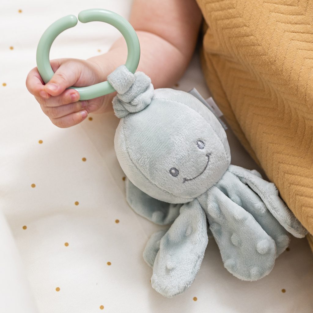 NATTOU Chobotnička vibračná na C krúžku sage green 20 cm Lapidou – Obrázok 6