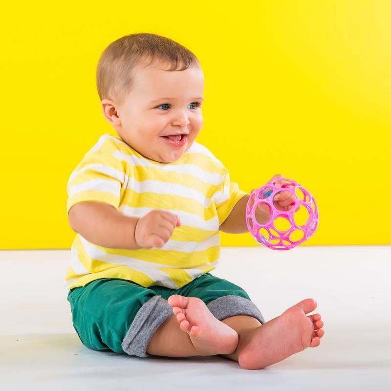 OBALL Hračka Oball RATTLE 10 cm dark pink 0m+ – Obrázok 4
