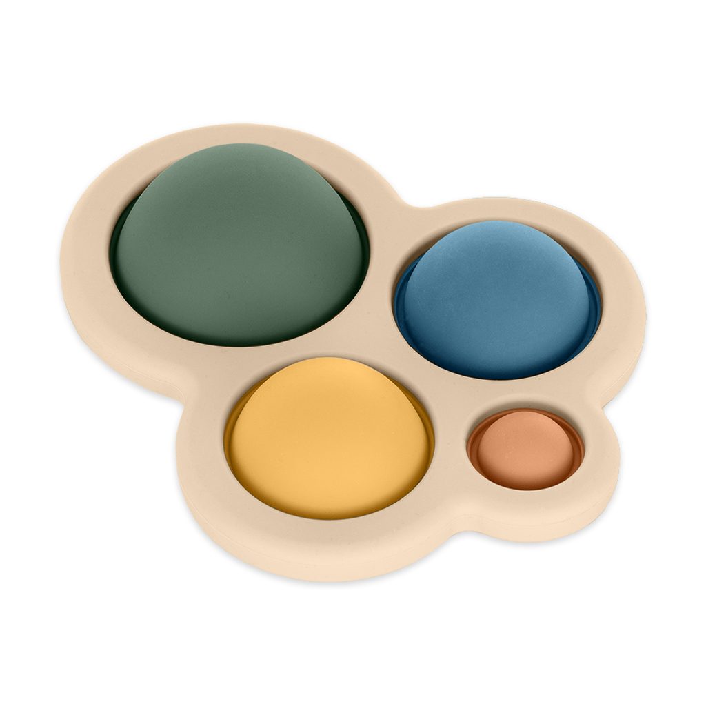 PETITE&MARS Hračka silikónová Chill out Misty Green 6m+ – Obrázok 3