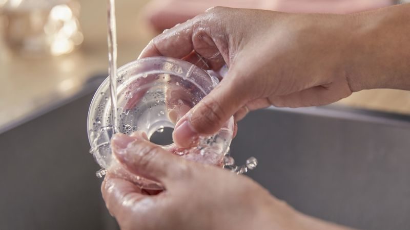 Philips AVENT Odsávačka materského mlieka manuálna + VIA 180 ml 5 ks – Obrázok 9
