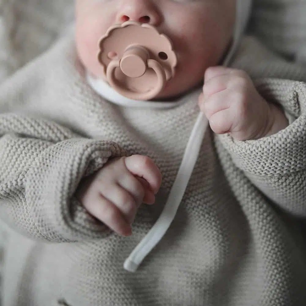 CUMLÍK FRIGG DAISY BLUSH 0-6M, KAUČUK – Obrázok 3
