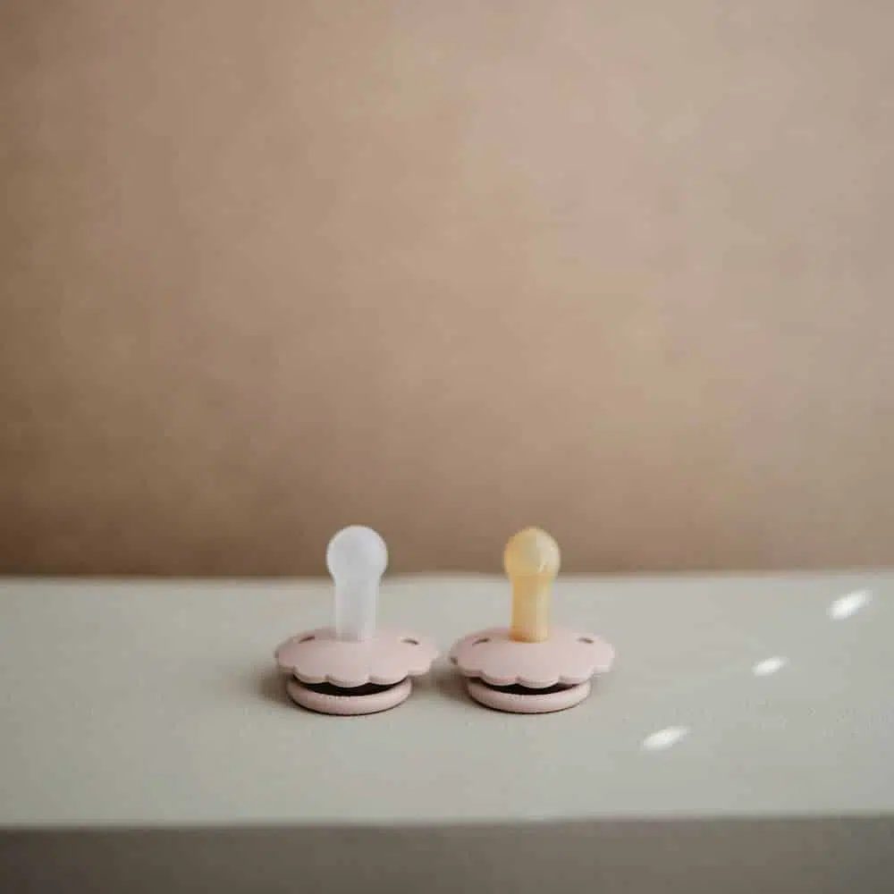 CUMLÍK FRIGG DAISY BLUSH, +6M, KAUČUK – Obrázok 6